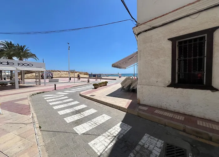 En El Paseo Maritimo, A Escasos Metros Del Mar