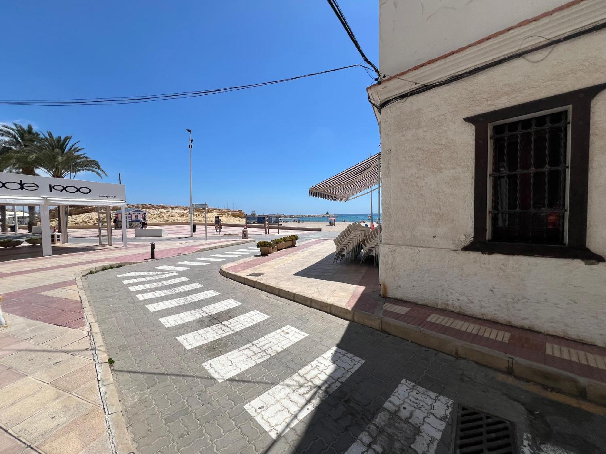 En El Paseo Maritimo, A Escasos Metros Del Mar * El Campello
