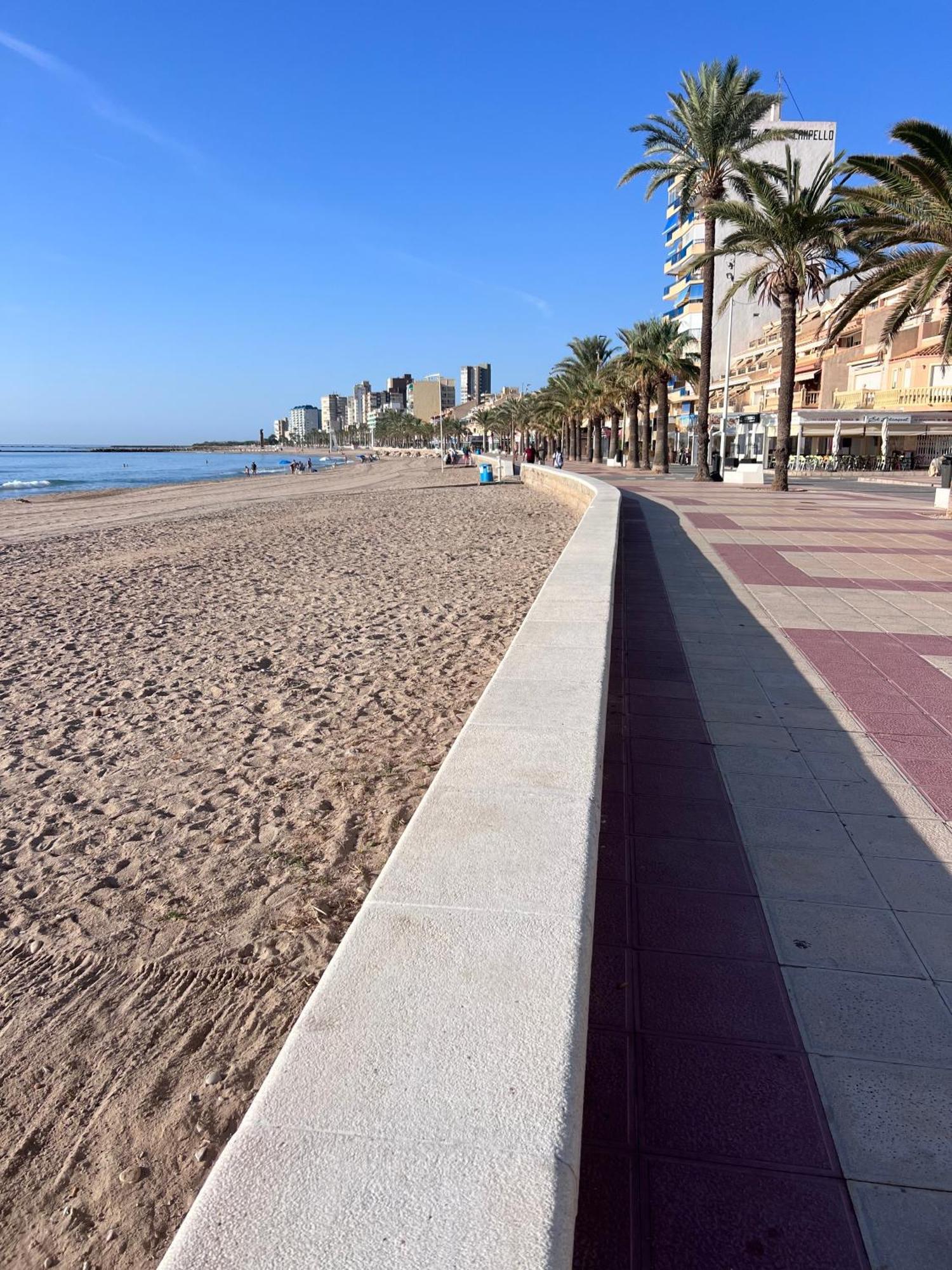 En El Paseo Maritimo, A Escasos Metros Del Mar